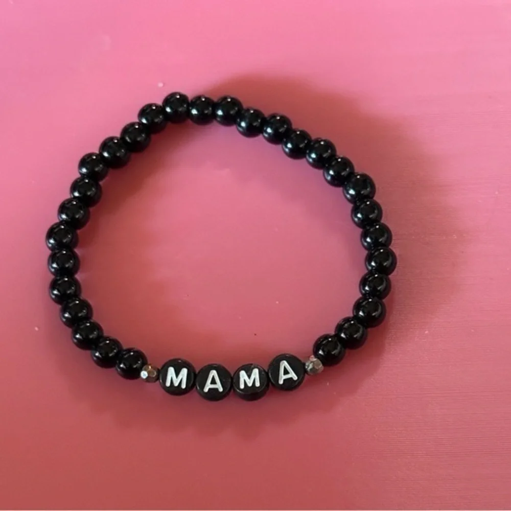 Black Beaded 'MAMA' Bracelet 🌟